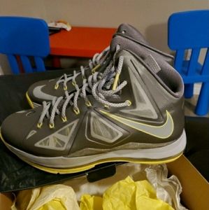 LeBron 10 size 10.5 yellow diamond/canary